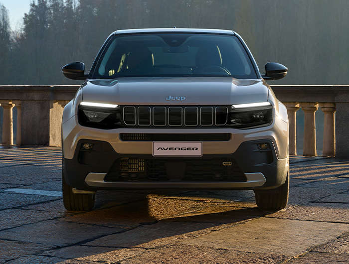 Jeep Avenger e-Hybrid, вигляд спереду