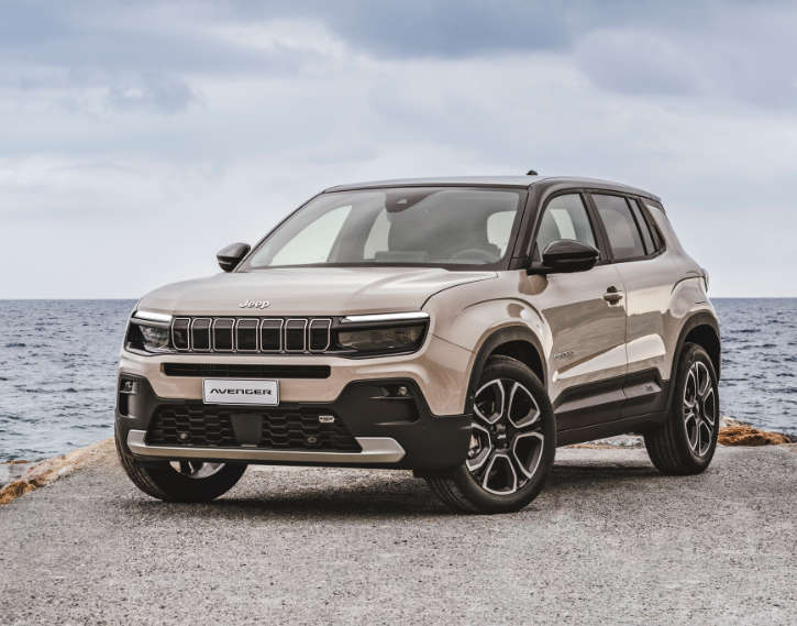 Jeep Avenger e-Hybrid, вигляд спереду з лівого боку