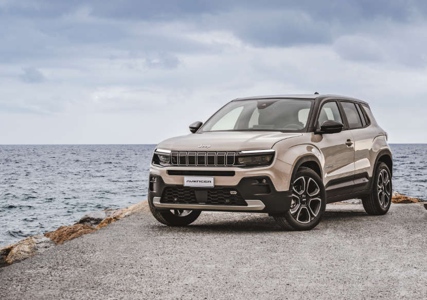 Jeep Avenger e-Hybrid, вигляд спереду з лівого боку