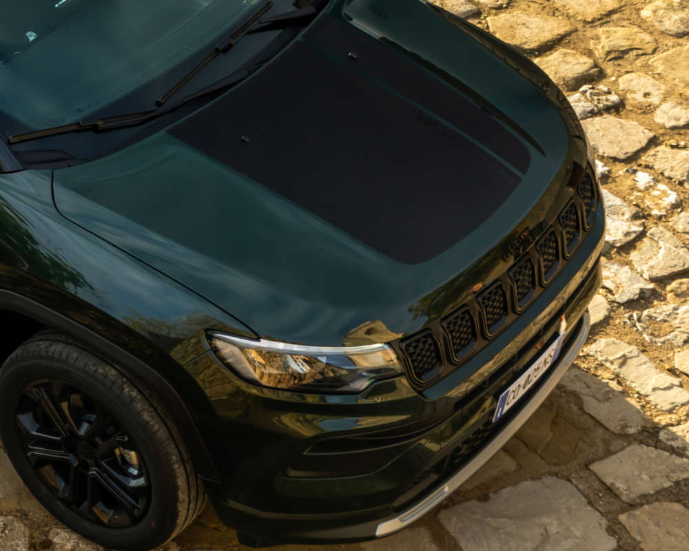 Jeep Compass North Star, наклейка на капоті