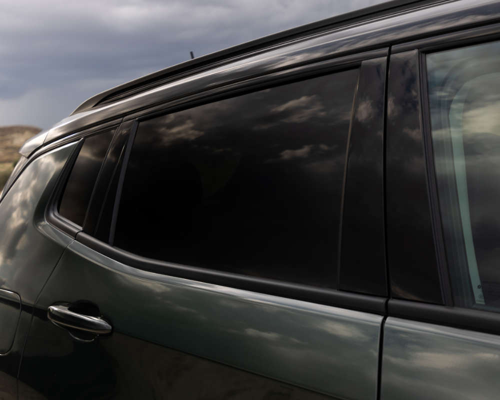 Jeep Compass North Star, тоновані шибки у вікнах задніх дверей