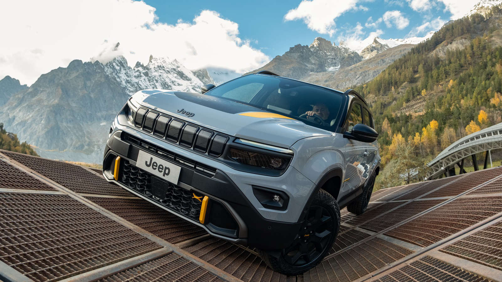 Новий повно­привідний Jeep Avenger 4xe в Україні — одразу і в ексклюзивній версії The North Face