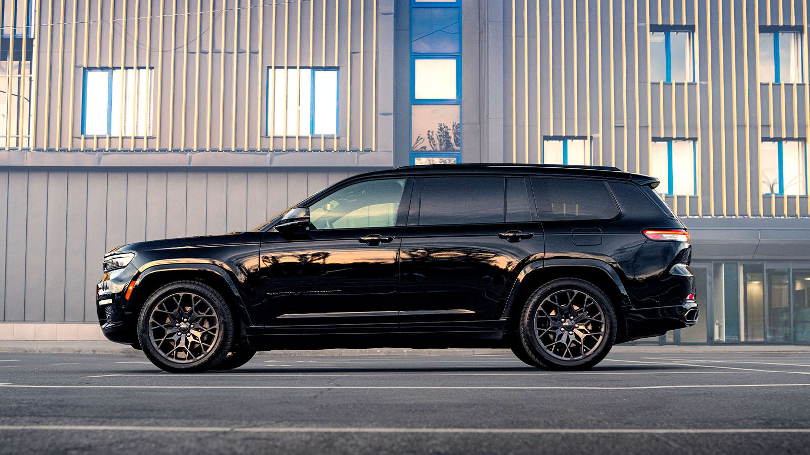 JEEP Grand Cherokee, вигляд з лівого боку