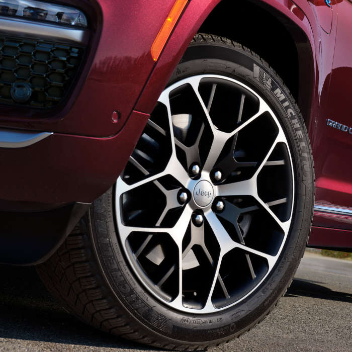 Переднє ліве колесо на Jeep Grand Cherokee