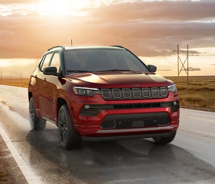 Jeep Compass, на дорозі в сонячну погоду