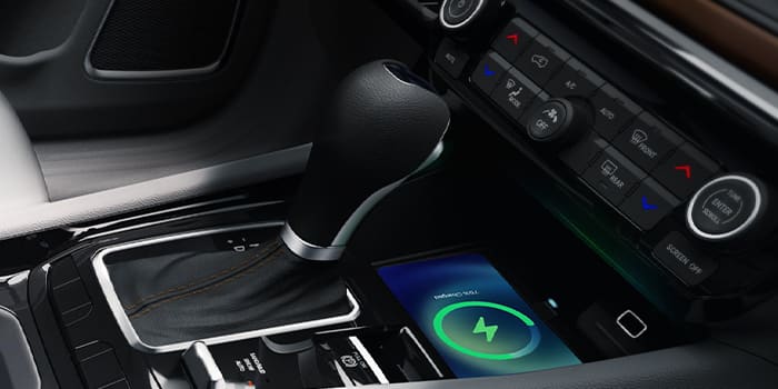 Jeep Compass, центральна панель, зарядка для смартфона