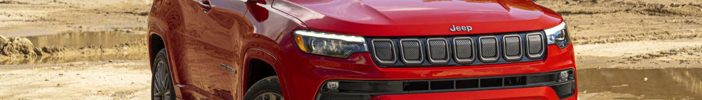 Jeep Compass, червоний колір, у кар’єрі