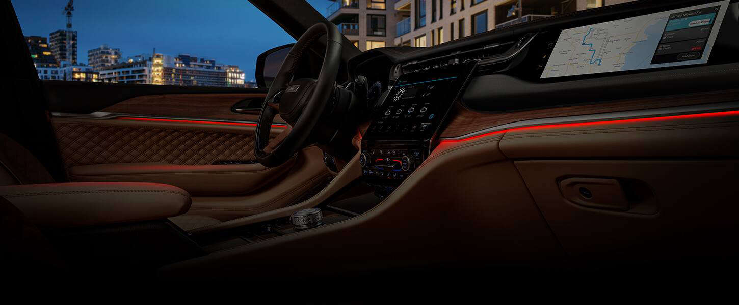 Grand Cherokee, фонова підсвітка у салоні увімкнена