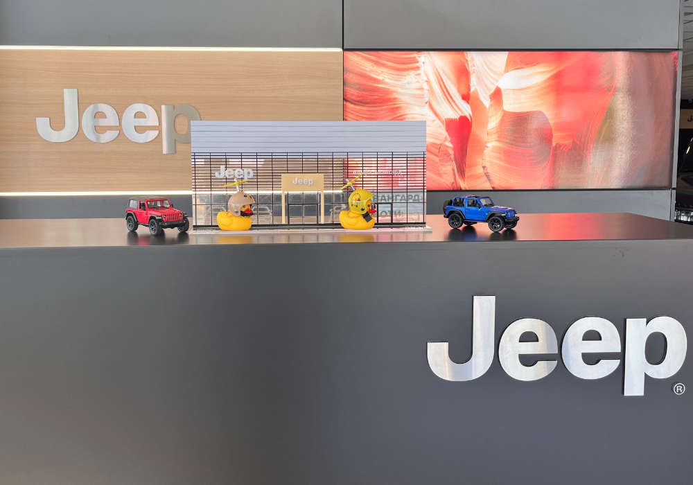 Стійка адміністратора у салоні Jeep Альфа Авангард